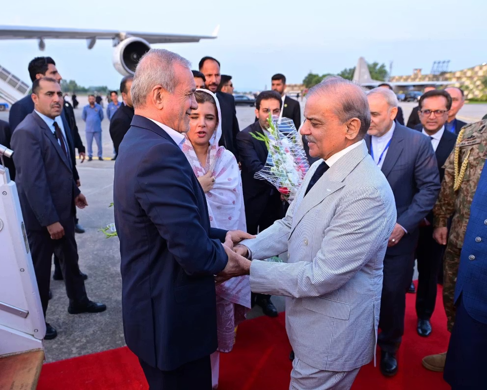 الرئيس الإيراني يشيد بموقف باكستان "المشجّع" خلال الحرب مع إسرائيل