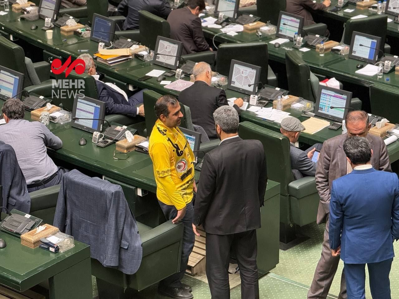 نمایندگان مجلس: جمهوری اسلامی حق دارد اورانیوم را ۹۳ درصد غنی کند