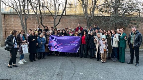 گردهمایی فعالان مدنی در آستانه هشت مارس، روز جهانی زن، در تهران برگزار شد