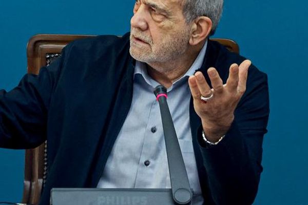 الرئيس الإيراني: يريدوننا بلا صواريخ ليقصفونا متى شاءوا