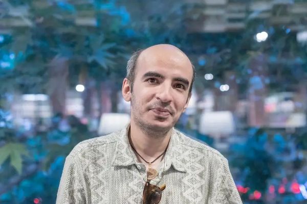 Iranian Security Detains Writer Blogger for a Dot