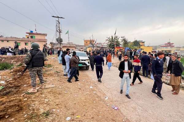 انفجار انتحاری در مسجد شیعیان اسلامآباد ۳۱ کشته و حدود ۱۷۰ زخمی بر جا گذاشت