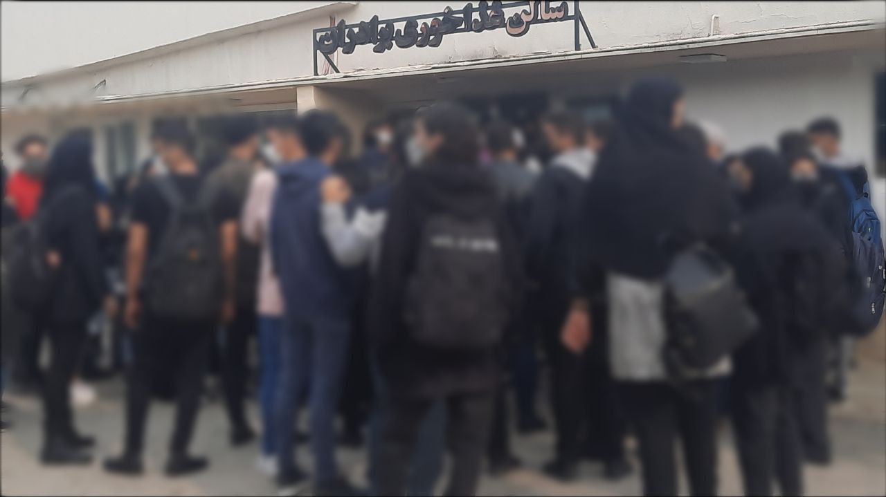 تحصن‌ها در دانشگاه‌ها ادامه دارد؛ دانشجویان بار دیگر تفکیک جنسیتی در برخی سلف‌ها را شکستند