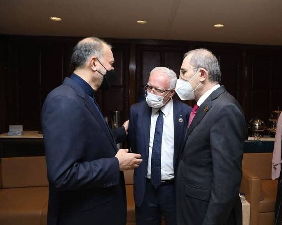 Jordan;s foreign minister Ayman Safadi (R) with his Iranian counterpart (L) in Pakistan in December 2021