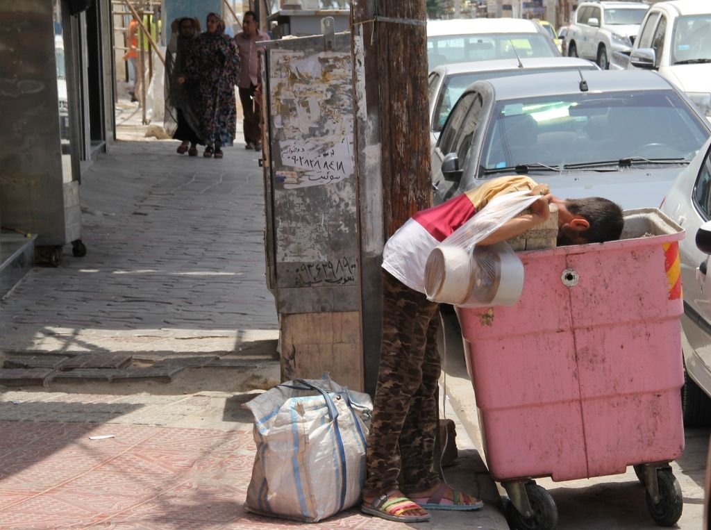 آسوشیتدپرس: فقر به بخش آشکاری از زندگی روزمره در ایران تبدیل شده است