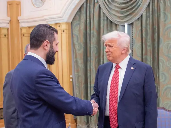 رویترز: ترامپ با اعلام ناگهانی لغو تحریم‌های سوریه، حتی مقامات دولت خود را غافلگیر کرد