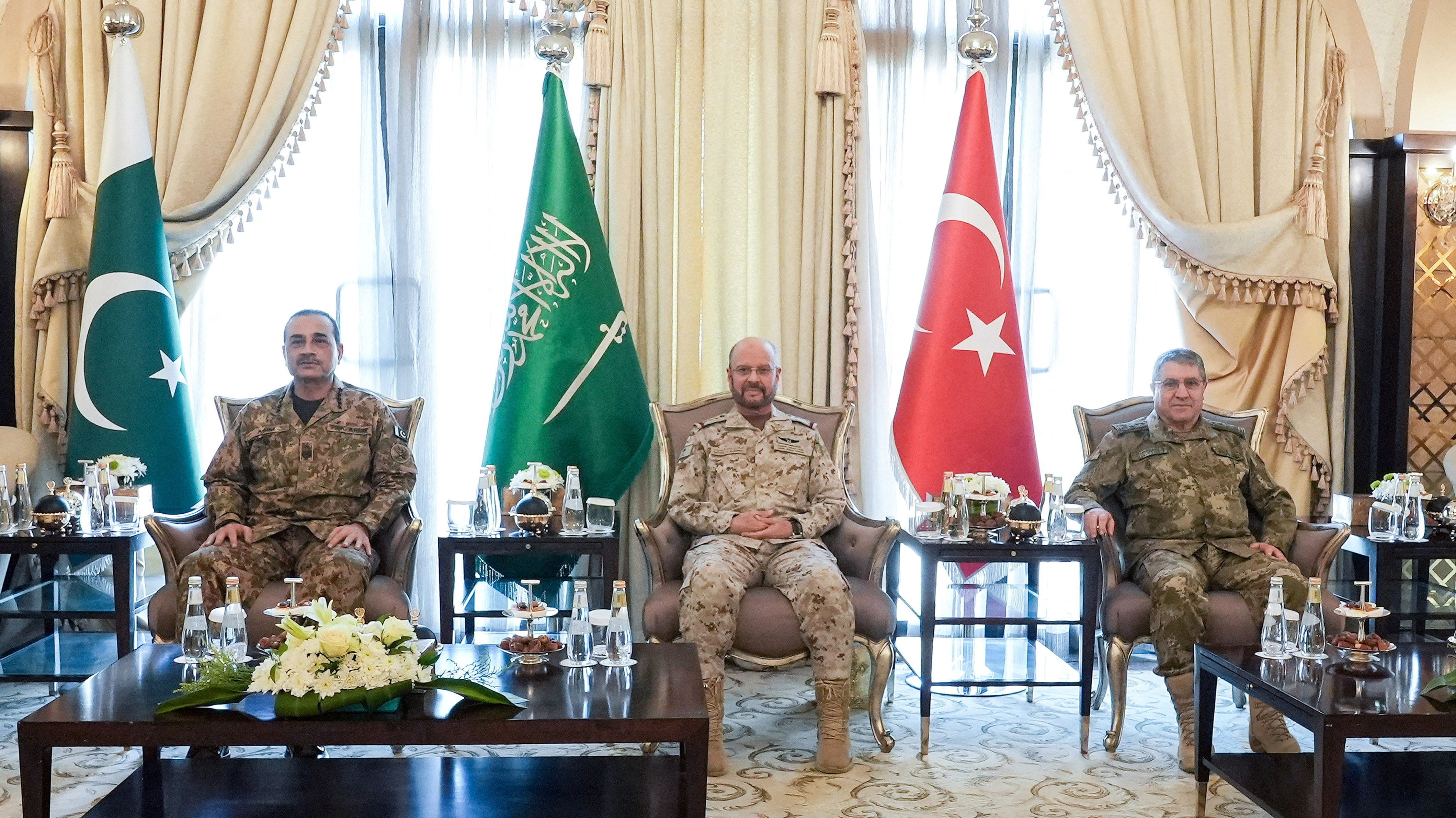 Pakistan talks peace with Iran, defends Saudis against Tehran’s proxies