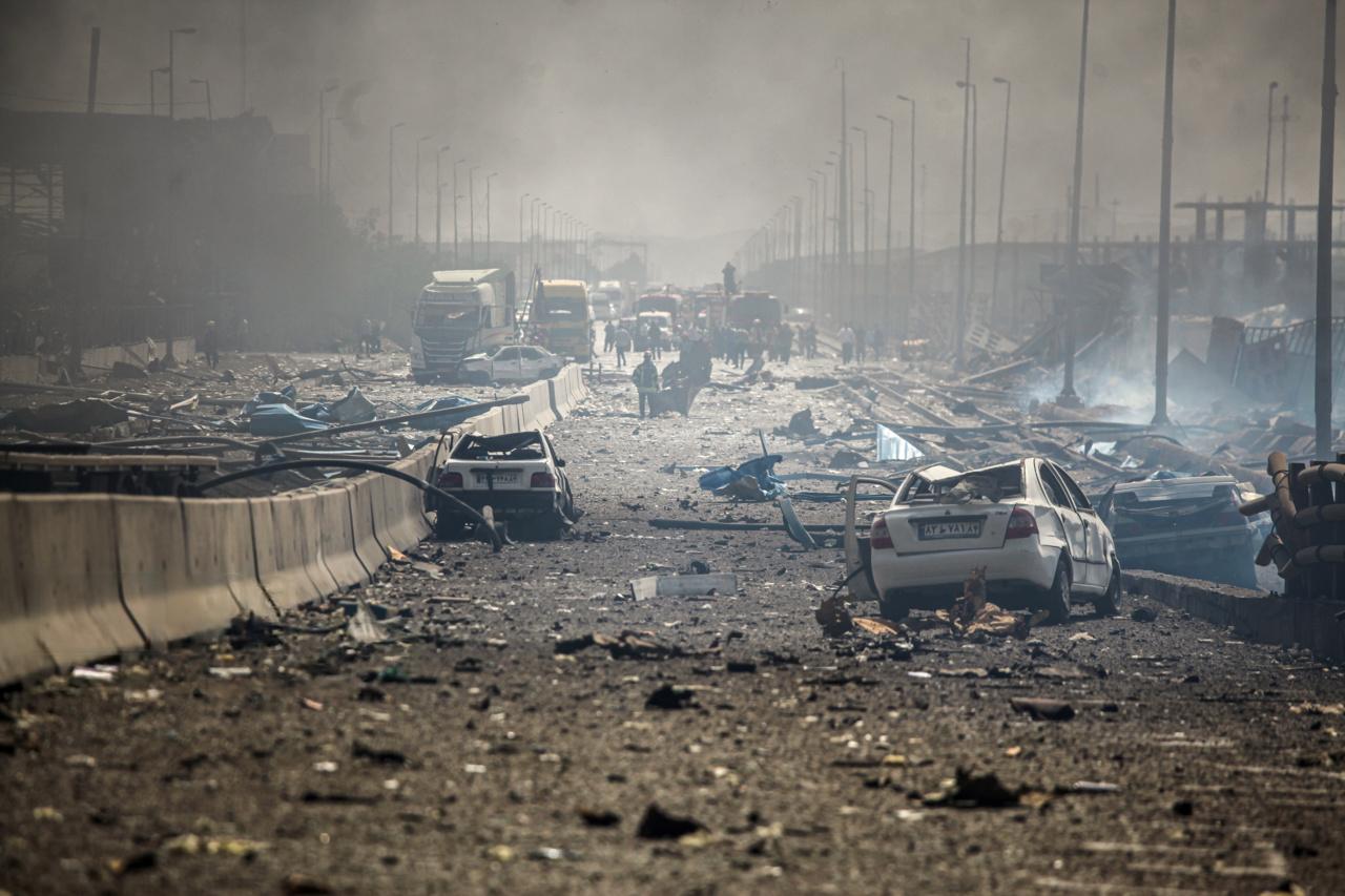 گزارش گاردین از افزایش فشار بر روزنامه‌نگاران ایرانی پس از انفجارهای بندر رجایی و اصفهان