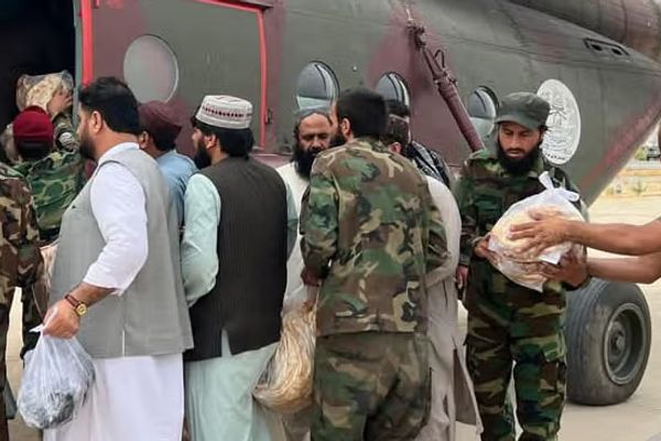 طالبان: تعداد کشتهشدگان زلزله افغانستان به ۸۰۰ نفر رسید