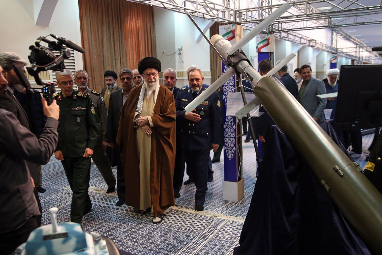 نیوزویک با اشاره به سخنان علی لاریجانی: ایران قصد دارد موضع تقابلی با آمریکا را حفظ کند