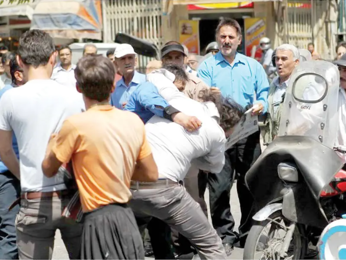 قيود النظام أحد الأسباب.. تصاعد وتيرة العنف والنزاعات في إيران