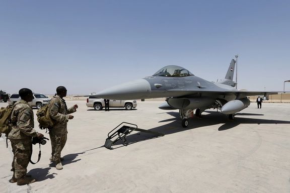 US Army soldiers look at an F-16 fighter jet during an official ceremony to receive four such aircraft from the United States, at a military base in Balad, Iraq, July 20, 2015.