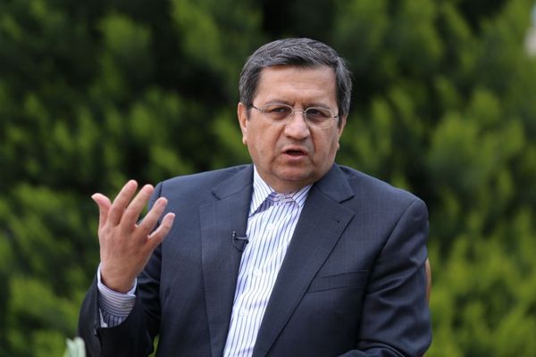 Iran’s Ex-Chief Banker Harshly Attacks Government’s Economic Record