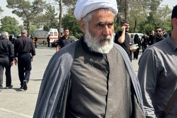 رئیس پیشین سازمان اطلاعات سپاه: مردم درباره مشکلات اقتصادی صبوری کنند