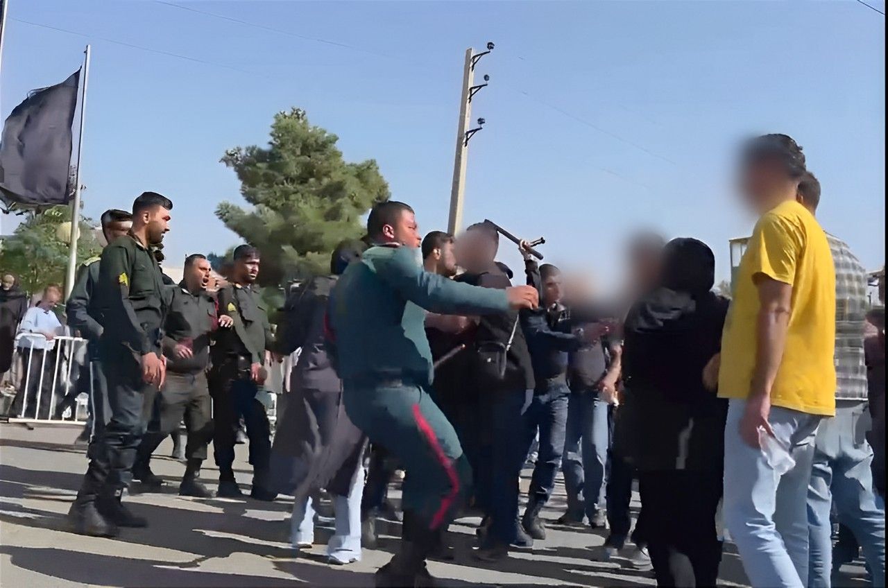 حمله ماموران انتظامی به خانواده‌های بازداشت‌شدگان سالگرد قتل حکومتی مهسا امینی در تهران