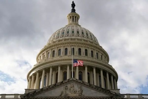 US Lawmakers Warn Against Iran Boosting Oil Revenues Despite Sanctions