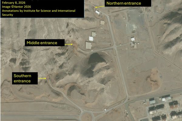 تهران برای کاهش احتمال تخریب ناشی از حمله، ورودی سایت هستهای اصفهان را مسدود کرد