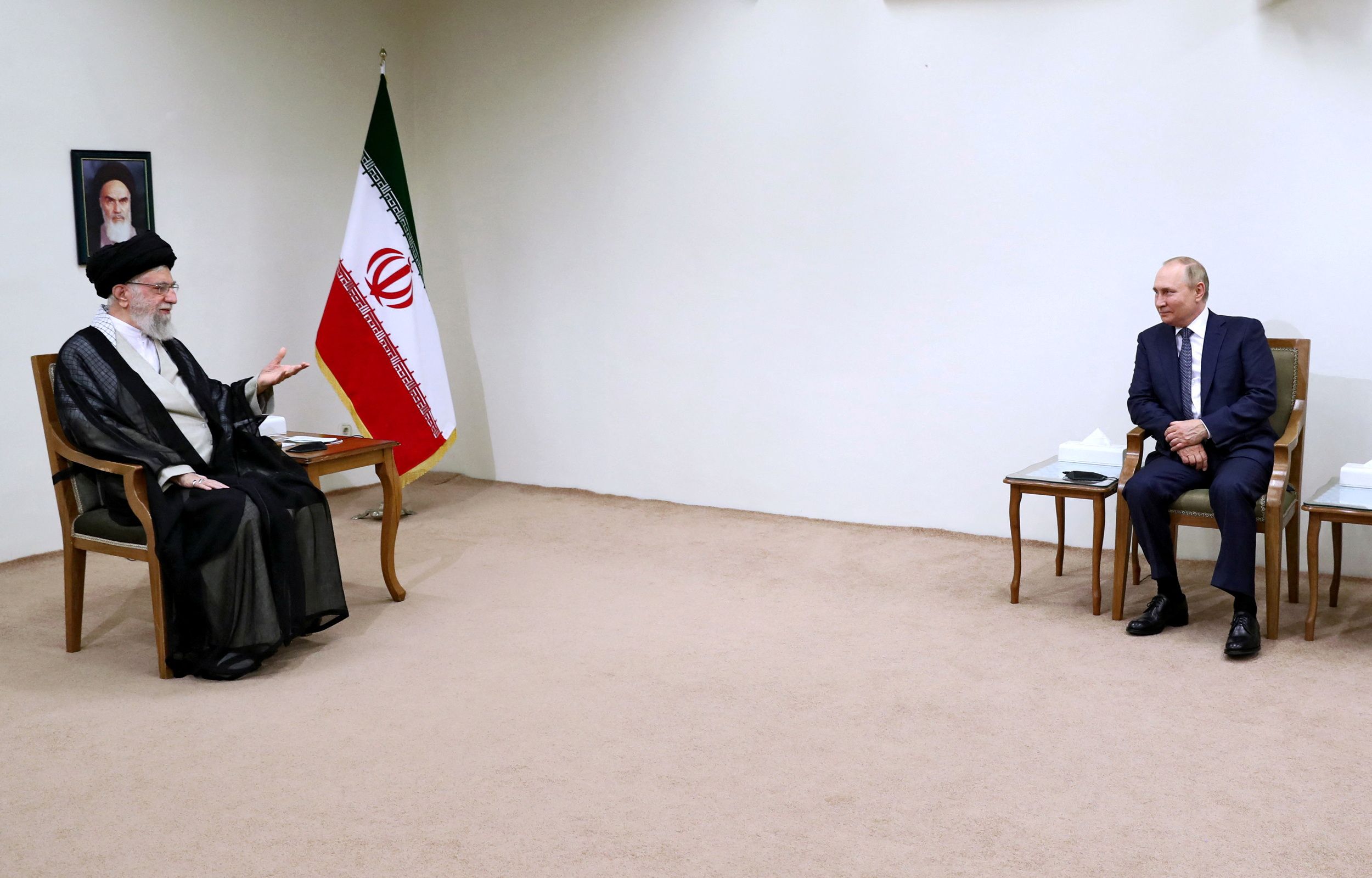 Khamenei and Putin meeting in the afternoon of July 19, 2022