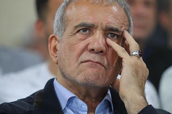 مسؤول إيراني: إسرائيل حاولت اغتيال بزشكيان.. ولن نتفاوض على التخصيب