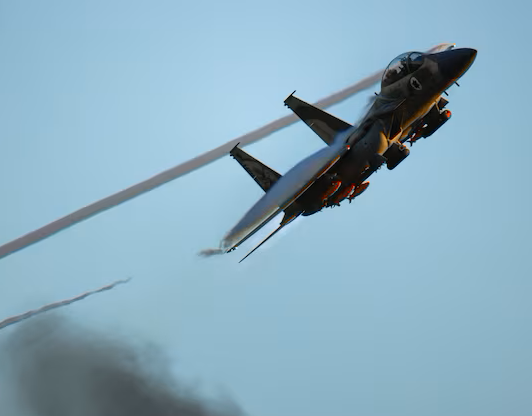 حملات هوایی ارتش اسرائیل به سه بندر در یمن