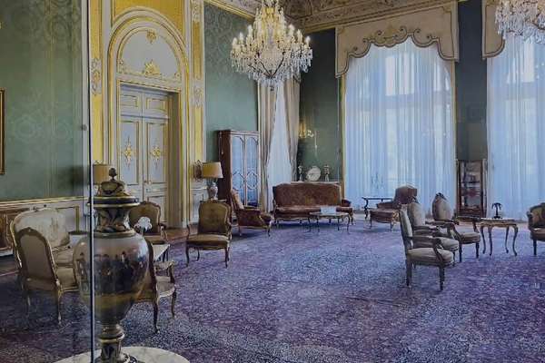 Ahmadinejad Admin, IRGC Accused Of Bagging Missing Carpets At Palace In Tehran