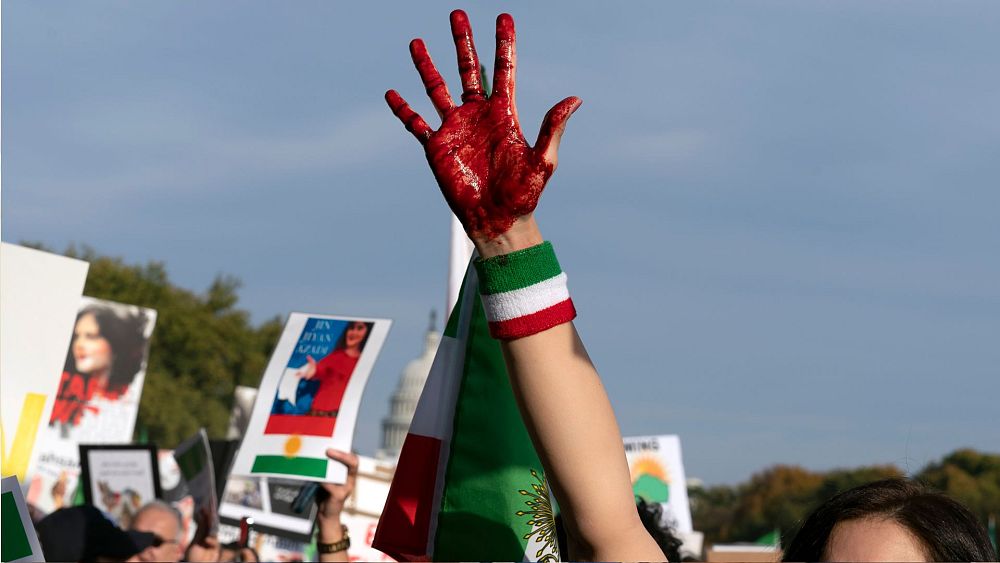 فراخوان هنرمندان برای حضور در تجمع جهانی روز ۲۲ بهمن: تنها هدف، سرنگونی جمهوری اسلامی است