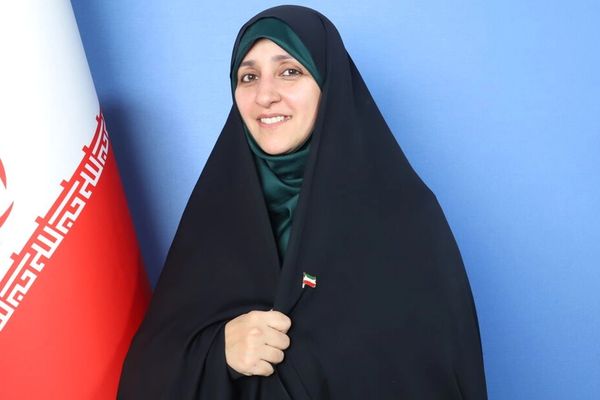 مساعدة بزشكيان: الطريق مفتوح أمام عودة الفنانات الإيرانيات المقيمات في الخارج