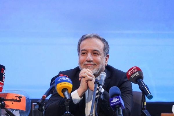 عباس عراقچی: مطمئنم در روزهای آینده پیروزی در این جنگ را جشن میگیریم