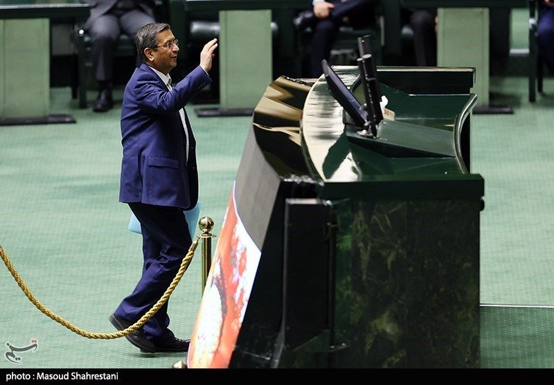 وزیر اقتصاد تنها شش ماه پس از آغاز به کار دولت پزشکیان برکنار شد