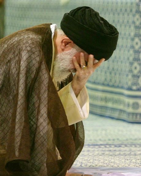 موسسه مذهبی شماره کارت داد؛ فراخوان صدقه نقدی برای سلامتی علی خامنهای