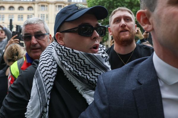 دادگاه رپر ایرلندی گروه «نیکپ» به دلیل حمایت از حزبالله لبنان در کنسرت در لندن برگزار شد