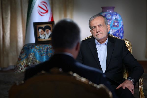 صحيفة المرشد تنتقد الرئيس الإيراني: مهمتك القصاص من ترامب وليس التفاوض معه