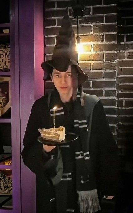 خالق هری‌پاتر کشته شدن سینا اشکبوسی، نوجوان طرفدار هری پاتر، را تسلیت گفت