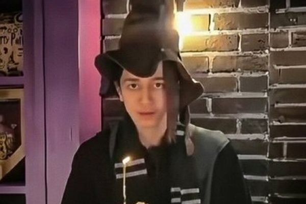 خالق هریپاتر کشته شدن سینا اشکبوسی، نوجوان طرفدار هری پاتر، را تسلیت گفت