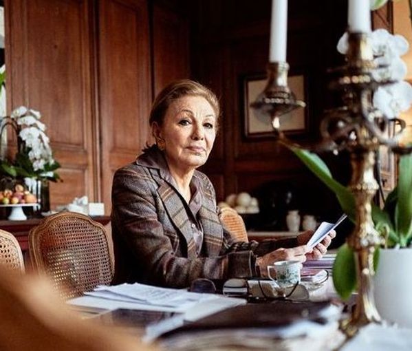 شهبانو فرح پهلوی: برای زنده نگه داشتن شعله انقلاب «زن، زندگی، آزادی» متحد باشیم