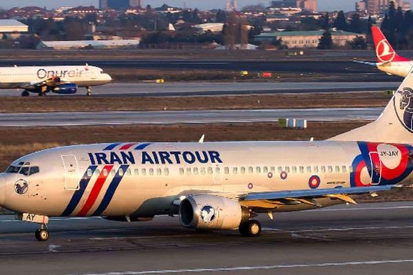 Iran Air blocks flight to Paris over privatization dispute