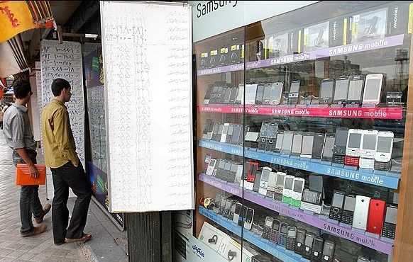 Customers looking at mobile phones and prices in Tehran.
