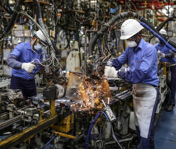 قطع برق در تابستان شاخص تولید و فروش صنايع بزرگ را کاهش داد؛ نگرانی درباره افزایش قیمت‌ها