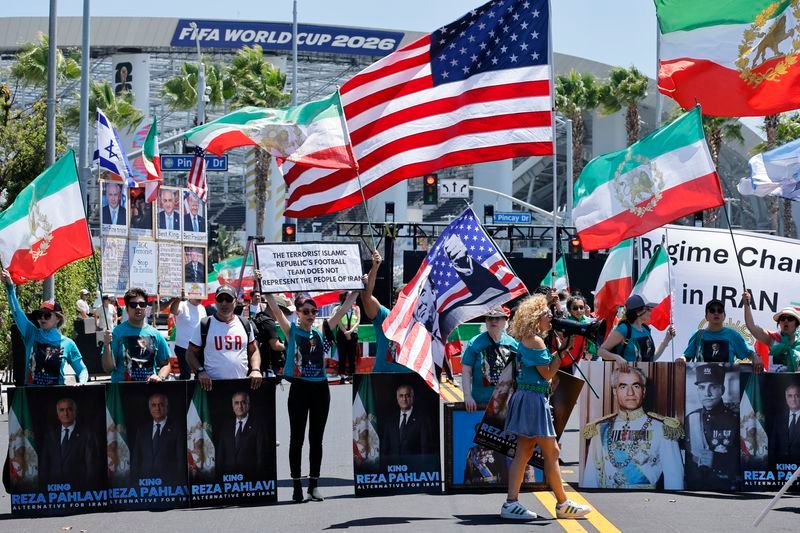 Exiled prince calls on Iranians to protest Trump's Iran policy