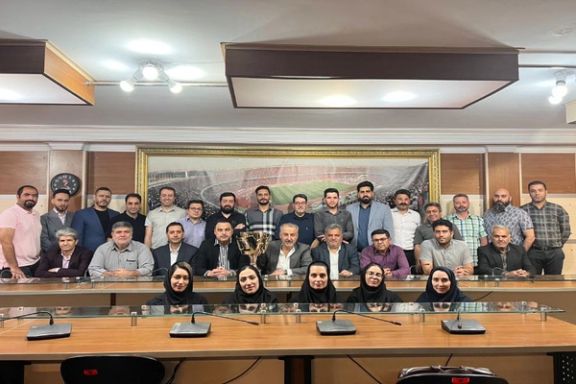 توهین و تحقیر زنان در عکس یادگاری باشگاه پرسپولیس با کاپ قهرمانی