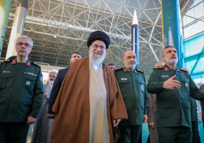 اسرائیل هیوم: جمهوری اسلامی بر خلاف تهدیدهایش، ضعیف، فاسد و خودویرانگر است