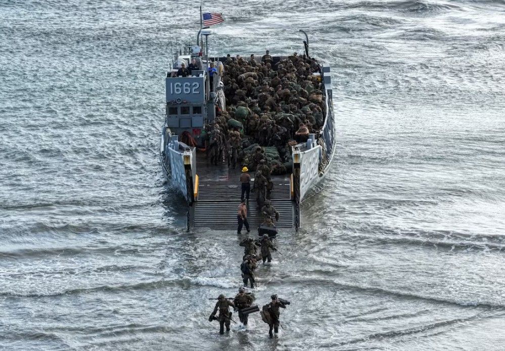وال‌استریت ژورنال: ۲۲۰۰ تفنگدار دریایی آمریکا با قابلیت تصرف جزایر، در راه خاورمیانه‌اند