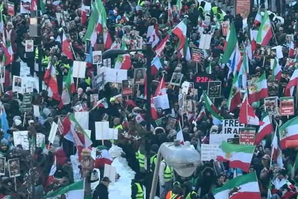 راهپیماییهای گسترده ایرانیان در جهان؛ ۱۰۰ هزار نفر در تورنتو، ۶۰ هزار نفر در لسآنجلس