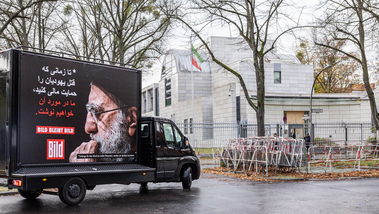Bild Places Sign Condemning Anti-Semitism Outside Iran’s Embassy