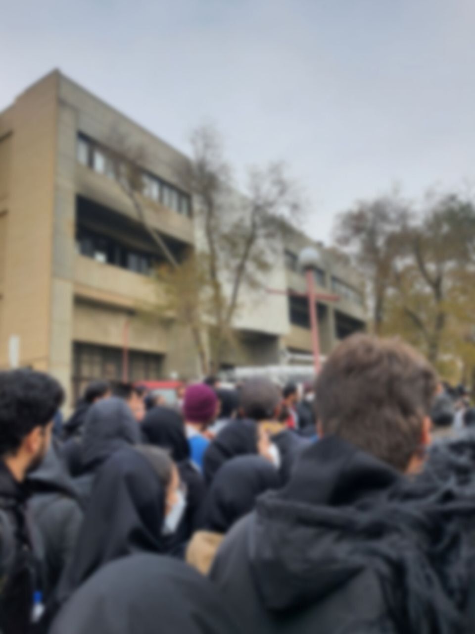 حمایت دانشجویان از یکدیگر ادامه دارد؛ تجمع‌های اعتراضی در دانشگاه‌های علامه و صنعتی اصفهان