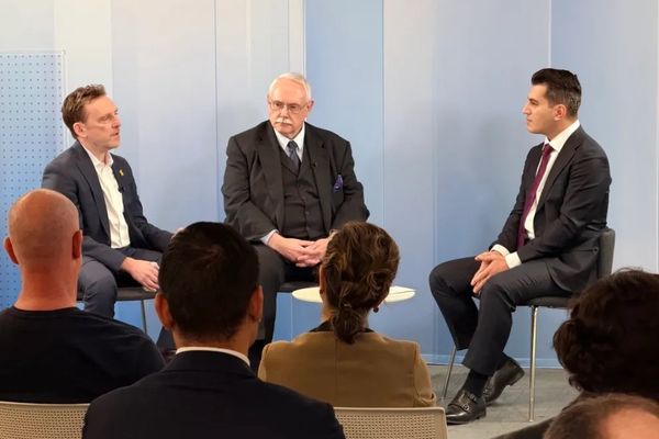 دو کارشناس آمریکایی: جمهوری اسلامی فرسوده با سرنوشتی شبیه شوروی روبهروست