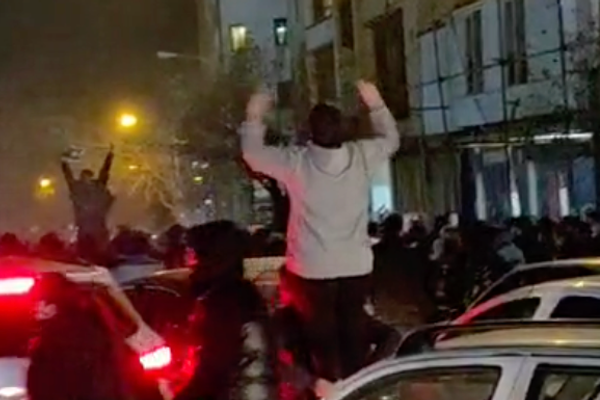 با تحمیل جو امنیتی، حکومت مجروحان اعتراضات را از بیمارستانها خارج میکند