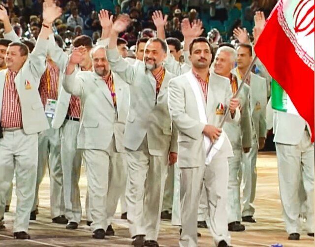 لباس تیم ملی ایران در المپیک ۲۰۰۰ سیدنی