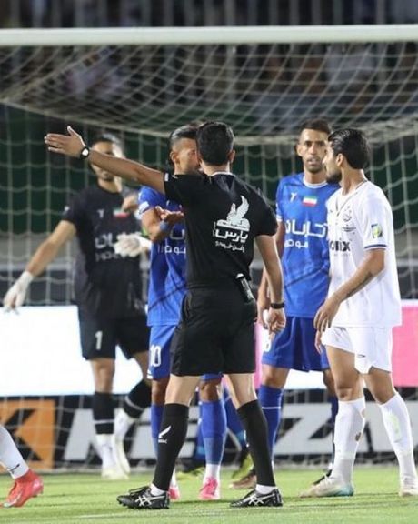 مرادی: اگر صحنه مشکوک بازی استقلال-ملوان خطا باشد، داور VAR تا نیمفصل محروم میشود