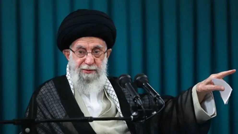 خامنه‌ای پیشرفت می‌بیند و مردم پس‌رفت 